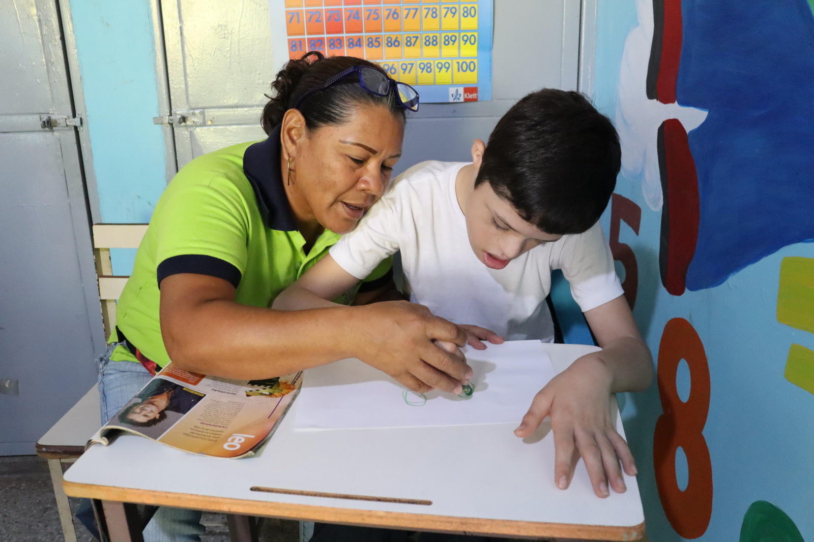 A teacher during an activity organised by HI at Dr. Walter Loureiro school in March 2024. © M. Campos / HI