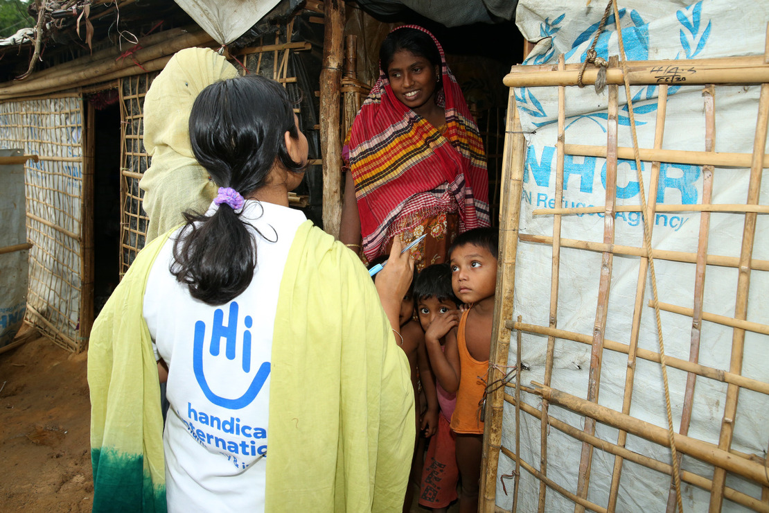 Members of HI’s mobile teams meet a Rohingya family during their daily rounds in Kutupalong camp, Ukhia, Cox's Bazar 