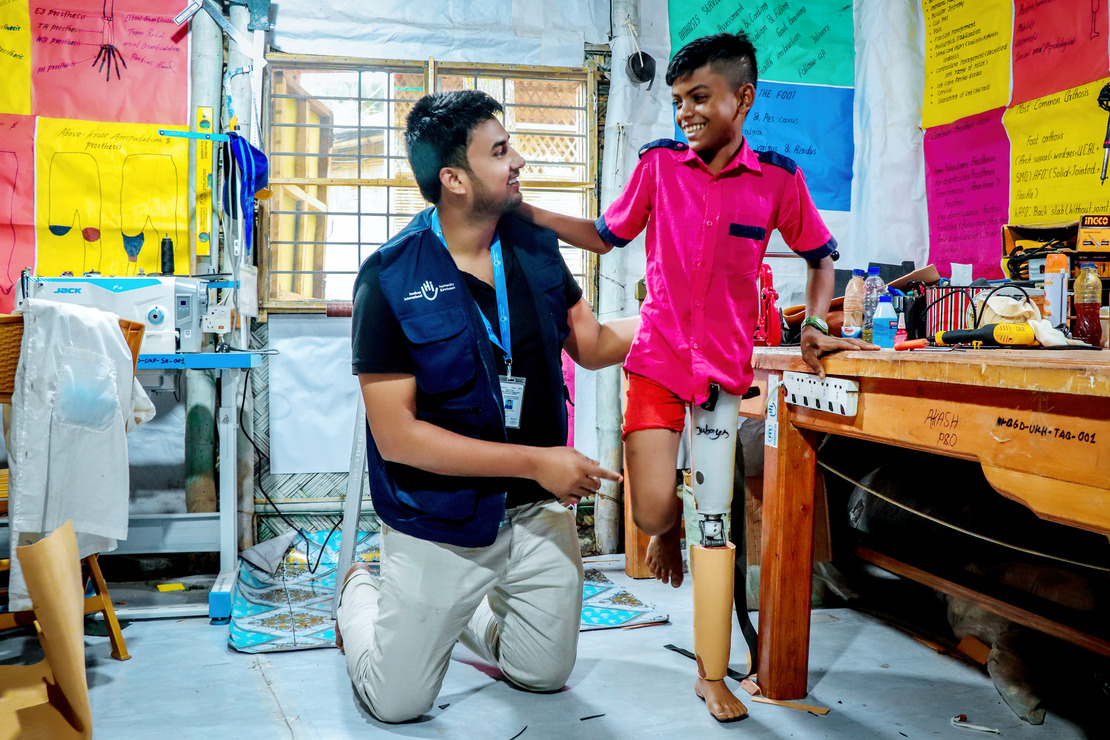 Shot seeking safety, Rohingya boy receives his first artificial limb